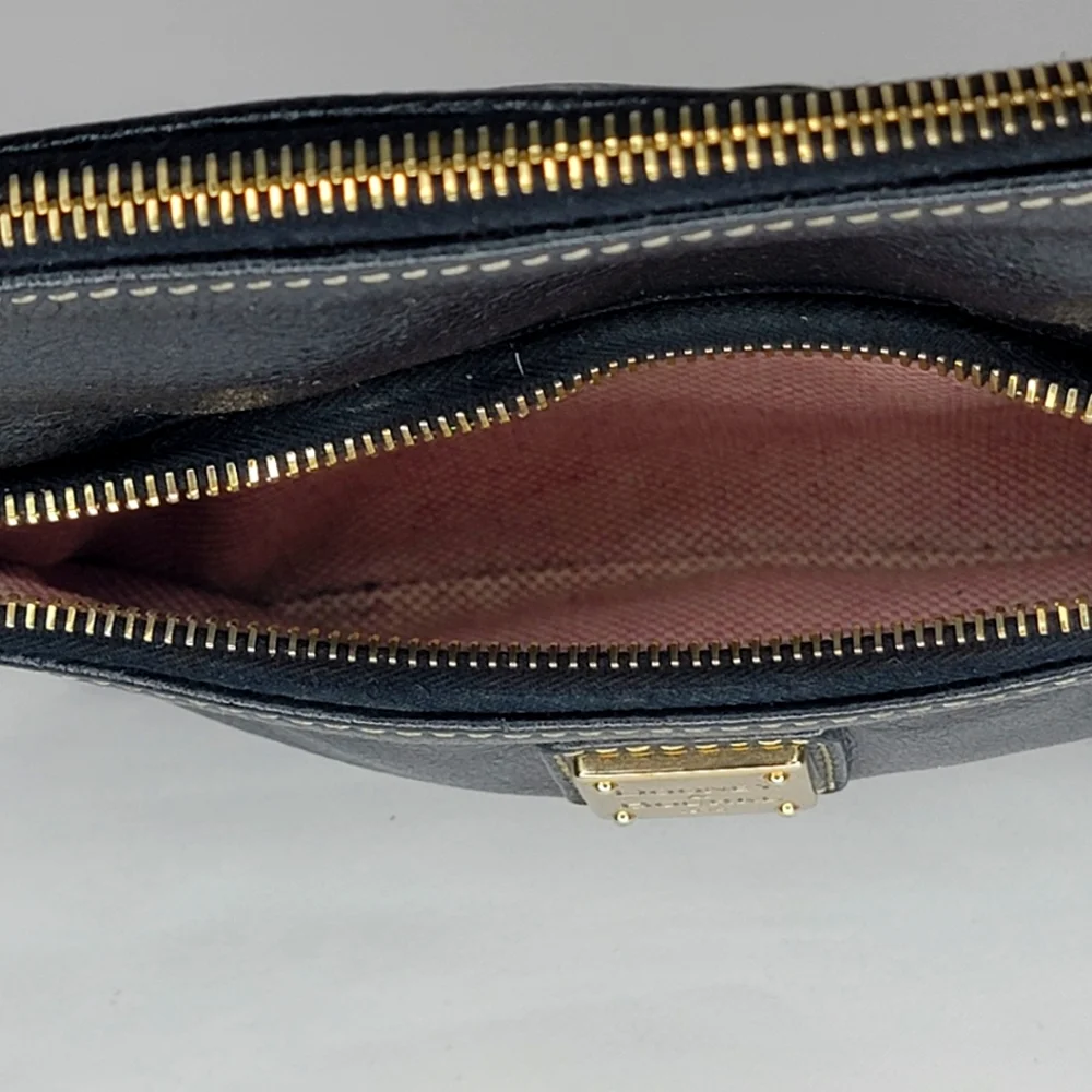 Dooney & Bourke Black Leather Crossbody Bag. P127‎